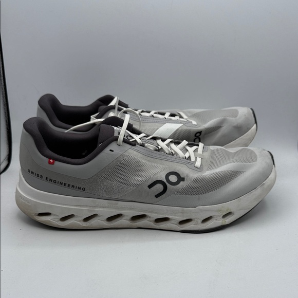 On Running Cloud Surfer Grey and Black Sneakers no insoles S7